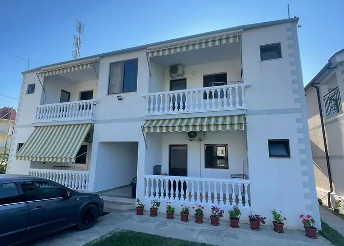 Super Hotel Velipoje